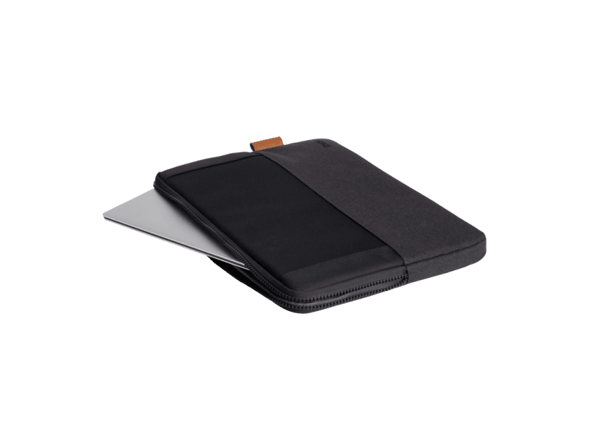 Trust - 13.3" Laptop Sleeve <p class="" data-start="541" data-end="698">De Trust Lisboa 13.3" laptop sleeve in zwart biedt duurzame bescherming voor je laptop, gemaakt van polyester met een slank ontwerp.</p> - afbeelding 3